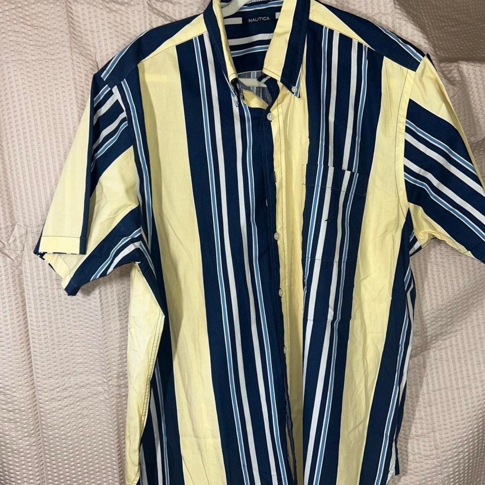The Nautica‎ Short Sleeve Button Up Shirt in size X-Large